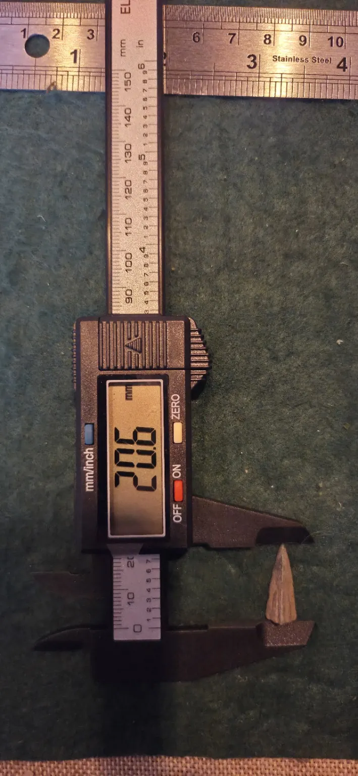 G01 — measurement photograph of actual arrowhead