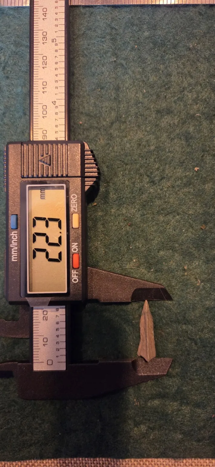 G02 — measurement photograph of actual arrowhead