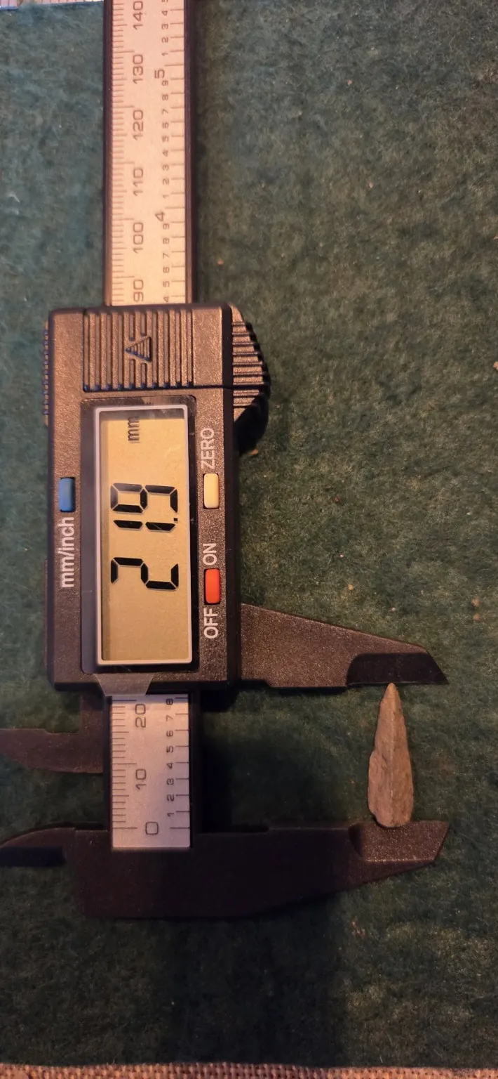 G03 — measurement photograph of actual arrowhead