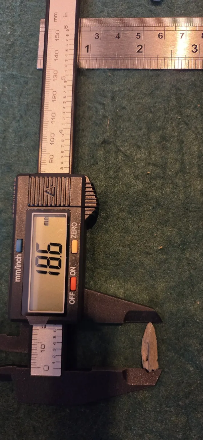 G04 — measurement photograph of actual arrowhead