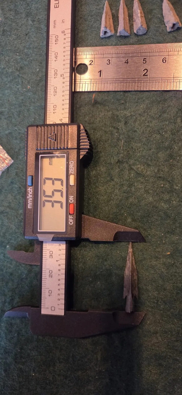 G08 — measurement photograph of actual arrowhead