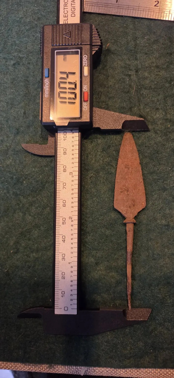 R04 — measurement photograph of actual arrowhead